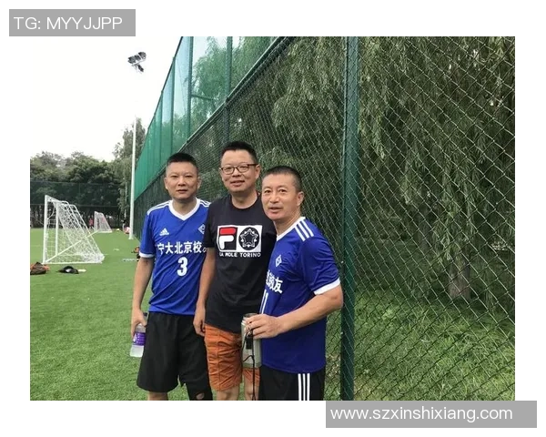 重庆足球队的奋斗历程与荣耀追寻：一段不屈不挠的足球纪实之旅